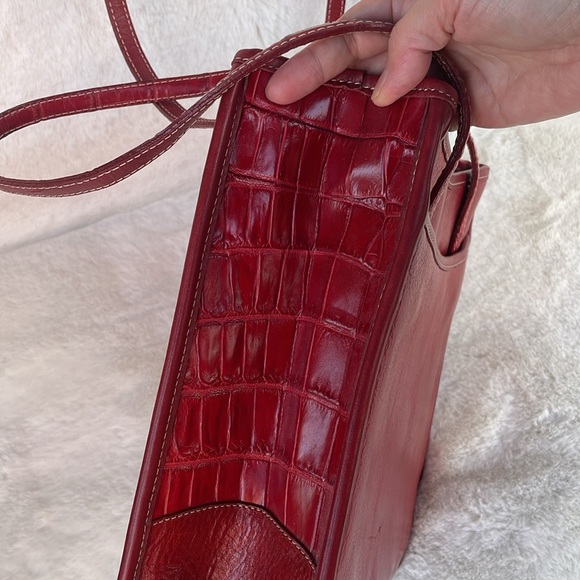 β€οΈπEUC Brighton Vintage Croc Leather Red Shoulder Bag w/ Silver Hardware Hearts - Picture 9 of 16